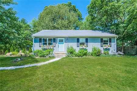 248 Holly Rd South Kingstown, RI 02879