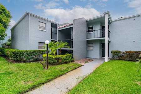 2860 Somerset Park Dr #202 Tampa, FL 33613