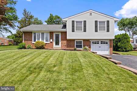 1426 Sandwood Rd Conshohocken, PA 19428