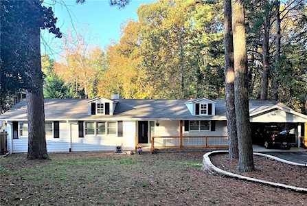 220 Forest Hills Dr NE Sandy Springs, GA 30342