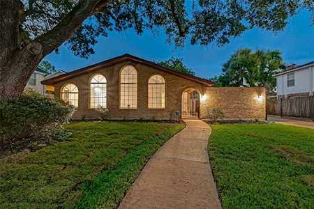 13517 Woodchester Dr Sugar Land, TX 77498