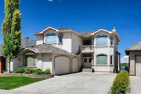 22 Shawnee Grove SW Calgary, AB T2Y 2W9