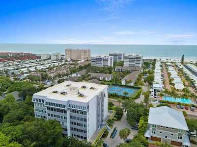1200 E Peppertree Ln #402 Sarasota, FL 34242