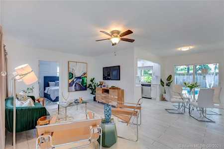 6941 NW 24th St Sunrise, FL 33313