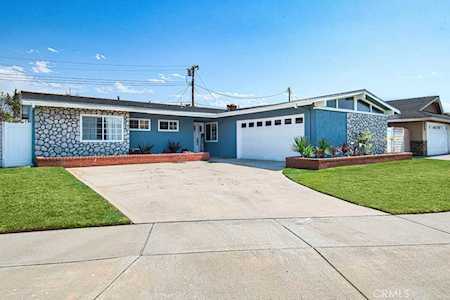 9281 Groton Dr Huntington Beach, CA 92646