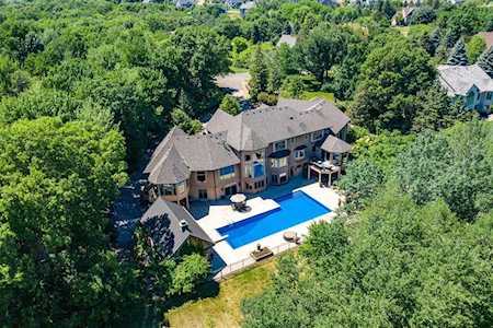 6 Brainard Way North Oaks, MN 55127