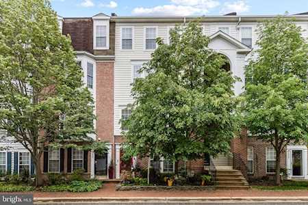 5062 Donovan Dr Alexandria, VA 22304