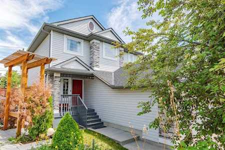 120 Tuscany Ridge View NW Calgary, AB T3L 2J5