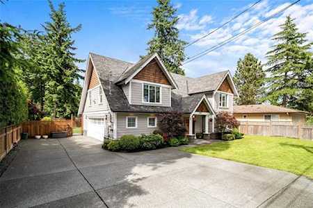2016 Stellys Cross Rd Central Saanich, BC V8M 1M8