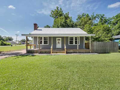 1209 W King St Quincy, FL 32351