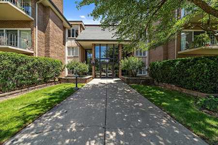 3 Oak Brook Club Dr #D107 Oak Brook, IL 60523