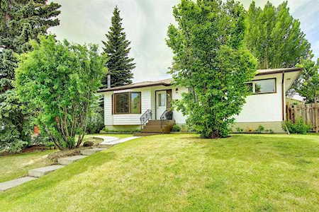 4931 Batchelor Crescent NW Calgary, AB T2L 1S8