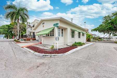 104 Plaza St E Bradenton, FL 34208