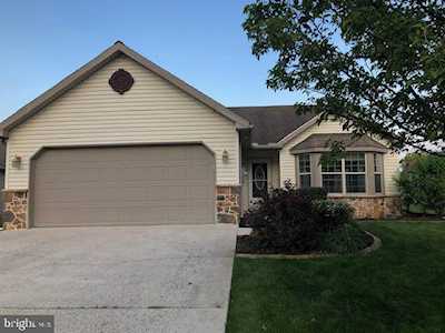 19 Lantern Ln Shippensburg, PA 17257