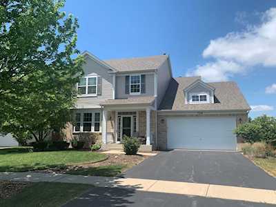 729 Bonaventure Dr Oswego, IL 60543
