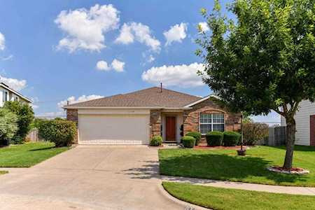 6749 MEADOWCREST Drive Arlington, TX 76002