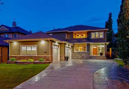 13 Aspen Ridge Way SW Calgary, AB T3H 5M3