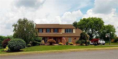 1900 Belleview Dr Whitehall, PA 18052