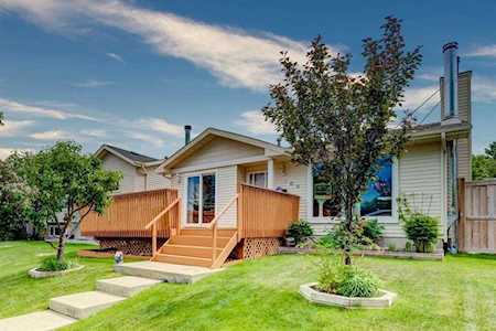 108 Macewan Park Rd NW Calgary, AB T3K 3G9