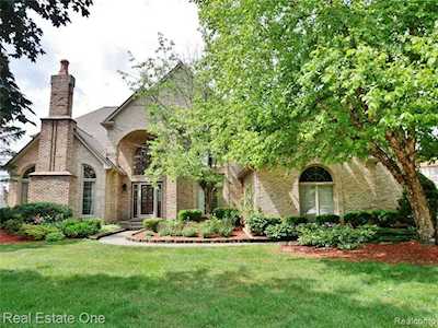 2055 Haverford Dr Troy, MI 48098
