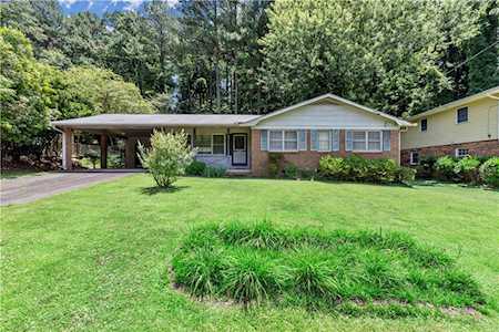 2467 Woodside Way Chamblee, GA 30341