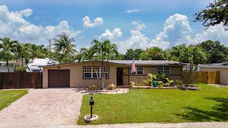 6843 NW 14th St Plantation, FL 33313