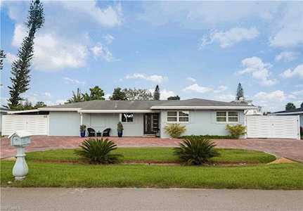 2100 SW 44th Terrace Naples, FL 34116