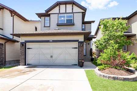 526 New Brighton Dr SE Calgary, AB T2Z 0N8