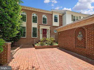 8000 Quarry Ridge Way Bethesda, MD 20817