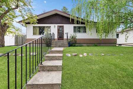 73 White Oak Crescent SW Calgary, AB T3C 3J9