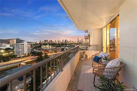 2825 S King Street #1003 Honolulu, HI 96826