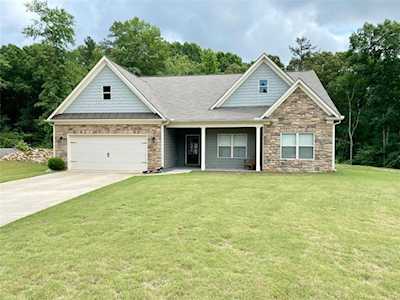 1412 Shadowstone Dr Winder, GA 30680