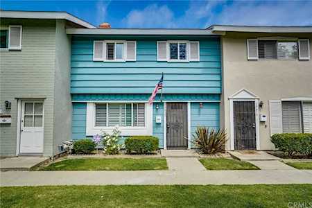 19835 Kingswood Ln Huntington Beach, CA 92646