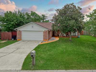8123 Pineverde Ln Jacksonville, FL 32244