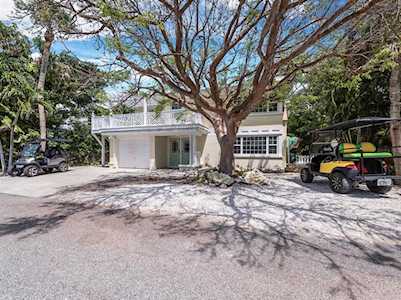 107 81st St Holmes Beach, FL 34217