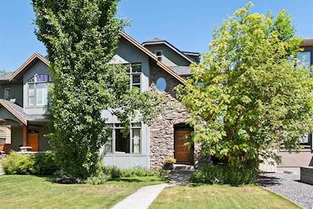 2016 1 Ave NW Calgary, AB T2N 0B3