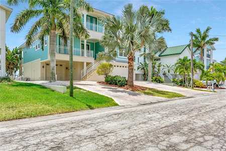 903 Bay Point Dr Madeira Beach, FL 33708