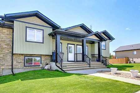 63 Hawkridge Blvd Penhold, AB T0M 1R0