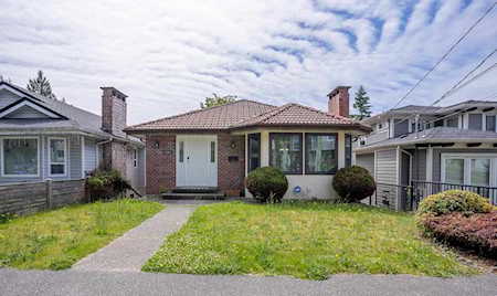 4968 Clinton Street Burnaby, BC V5J 2L2
