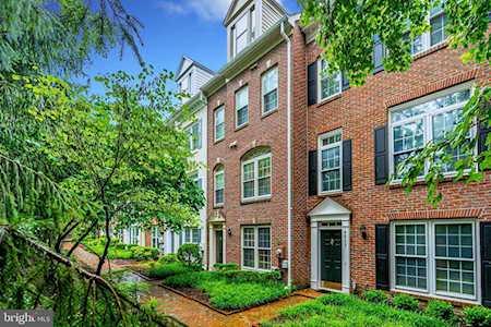 8860 Mansion View Ct Vienna, VA 22182