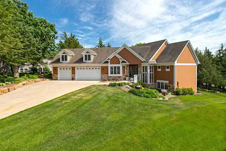 977 Woodview Circle Carver, MN 55315