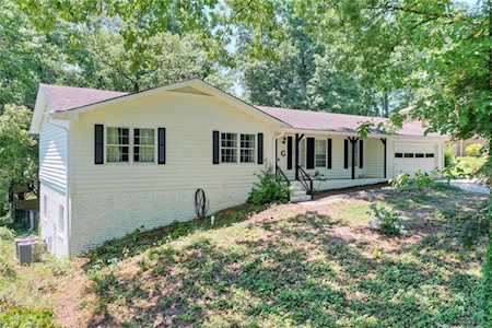 4646 Mountain Creek Dr NE Roswell, GA 30075