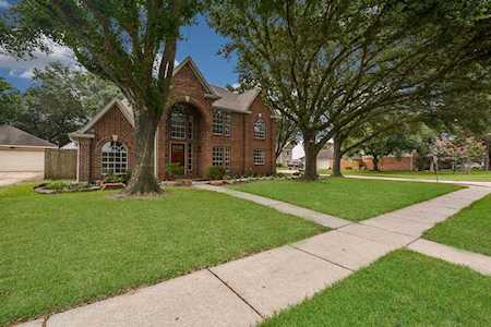 10302 Hedge Way Dr Houston, TX 77065