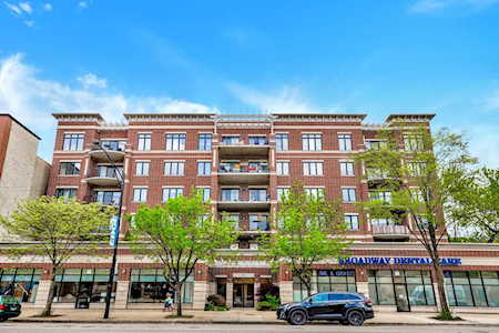 5858 N Broadway St #204 Chicago, IL 60660