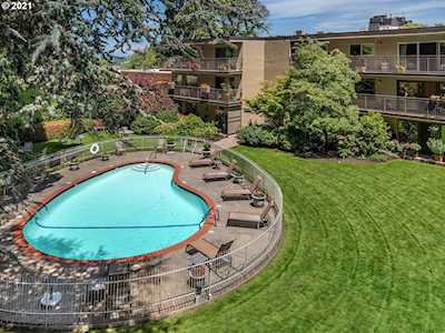 2393 SW Park Pl #202 Portland, OR 97205