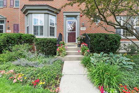 1902 Aberdeen Dr Glenview, IL 60025