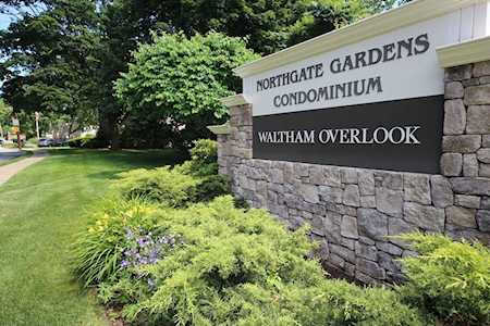 51 Jacqueline Rd #5 Waltham, MA 02452