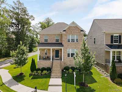 6207 Lilting Moon Dr Moseley, VA 23120