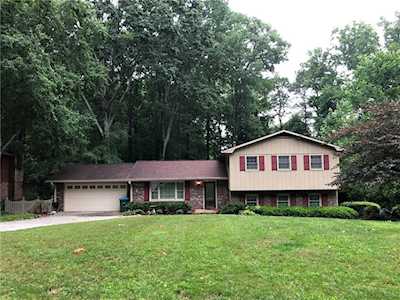 4763 Hickory Ct SW Lilburn, GA 30047