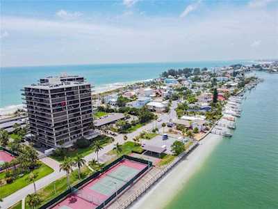 7600 Bayshore Dr #702 Treasure Island, FL 33706